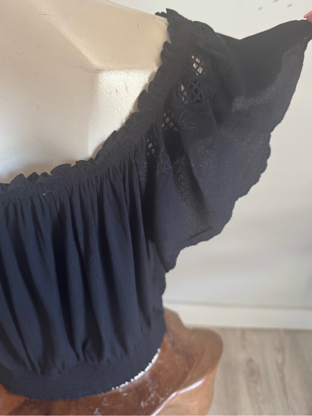 ASTR the Label Reyna Black Boho Off the Shoulder Embroidered Semi Crop Top Large - Picture 6 of 12
